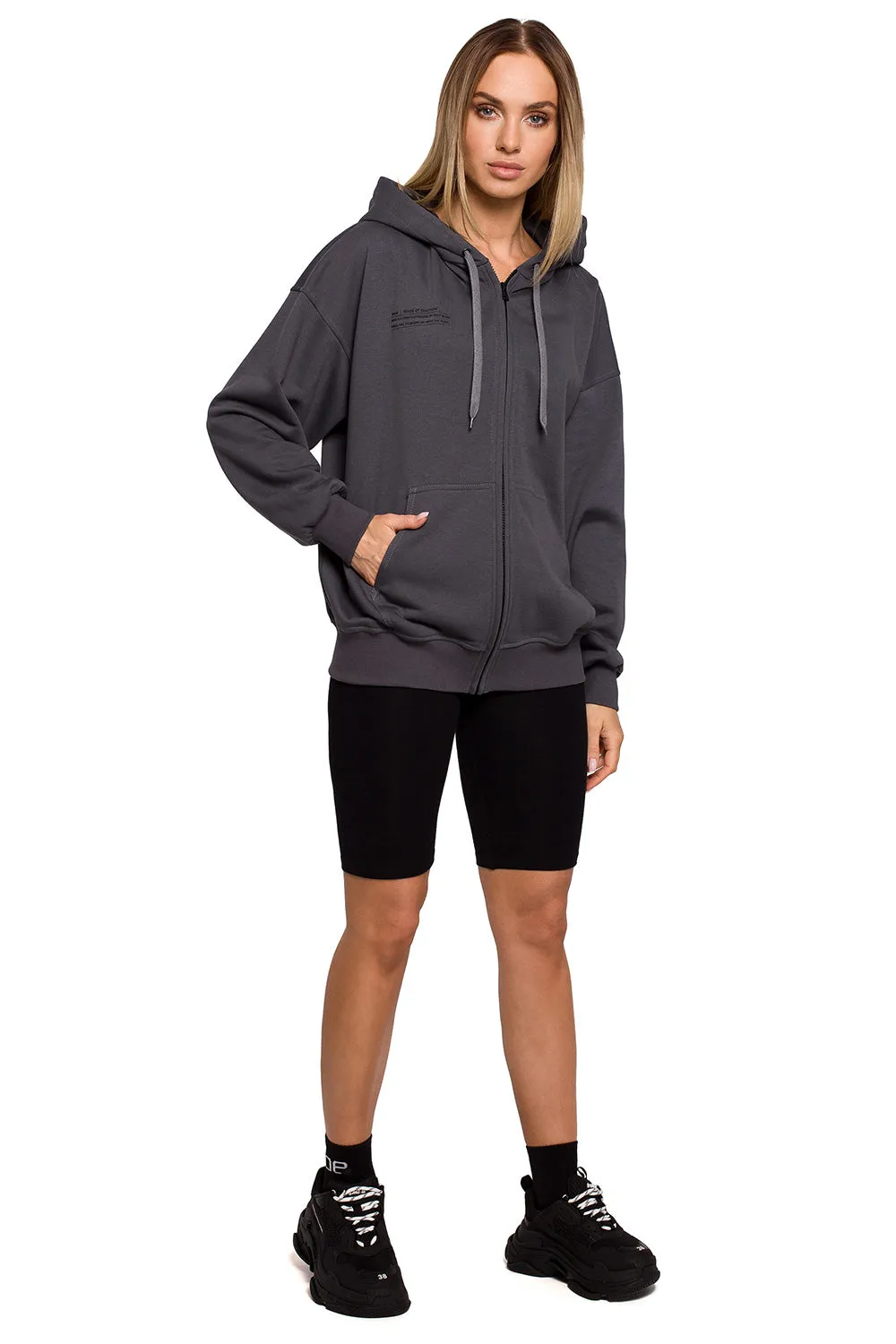 157318 Moe sweatshirt model